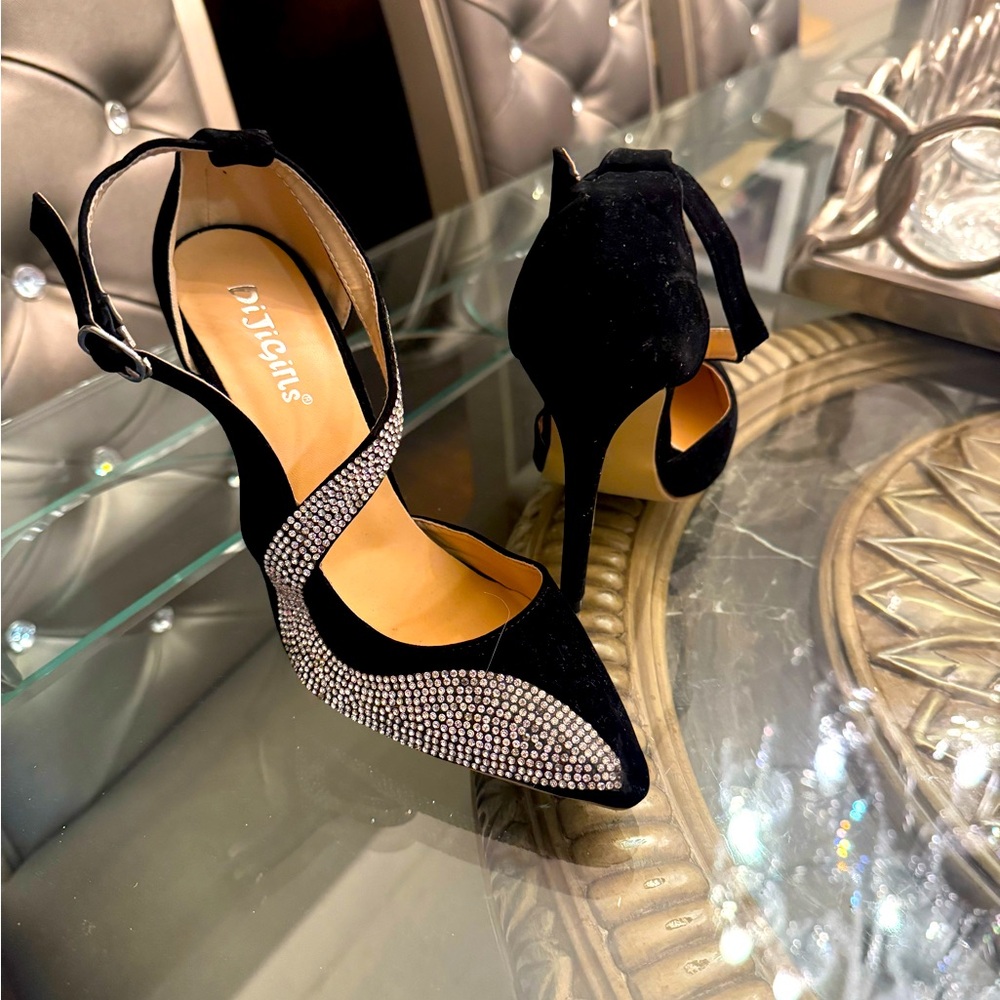 A beautiful black rhinestones heel